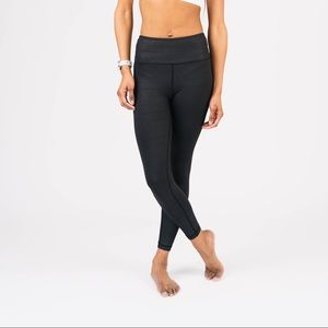 Black Venom Light n Tight Hi-Rise 7/8 24"